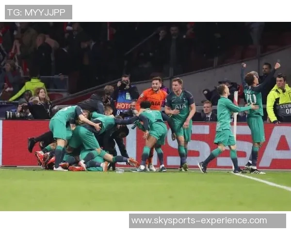 德甲惊现逆转大战热刺在主场以4-3战胜波尔图引发全场狂欢 德甲惊现逆转大战热刺在主场以4-3战胜波尔图引发全场狂欢