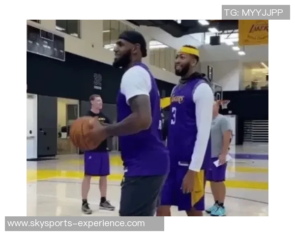 姚明在网络上的评价与公众形象分析：从篮球巨星到社会活动家的转变