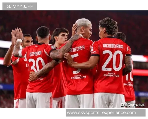 巴萨友谊赛惊险逆转曼城4-3争议判罚引发全场热议