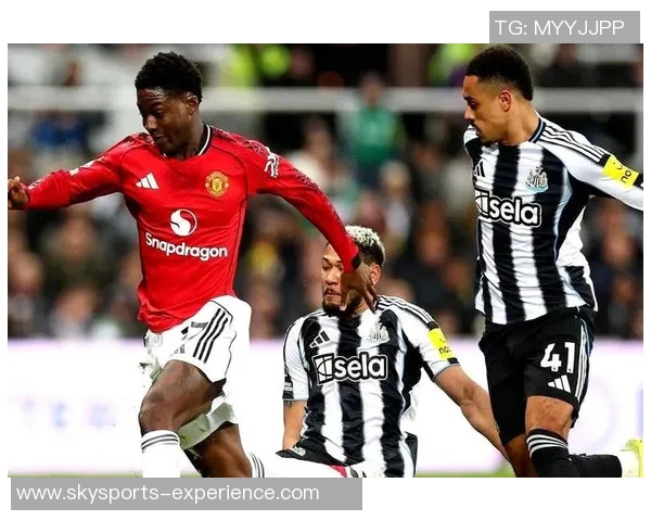 英超激战:里昂狂胜曼联五球惨败引发全场震动 英超激战:里昂狂胜曼联五球惨败引发全场震动